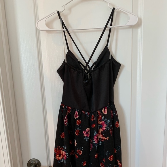 Crossback Floral Dress - Picture 2 of 3